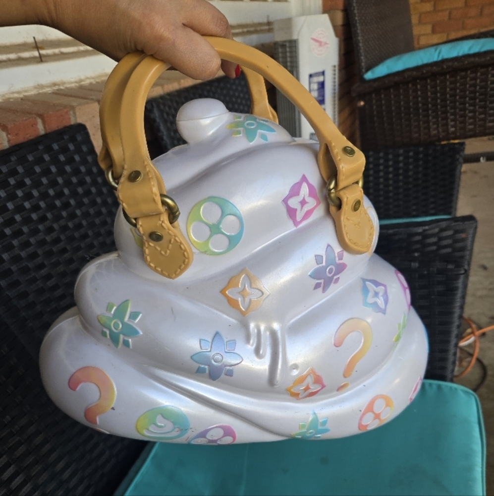 Poopsie Puitton Emoji Bag (no slime) - Picture 4 of 5